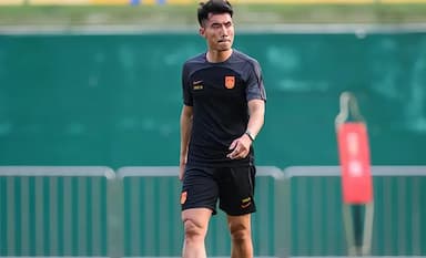 郑智还未正式执教青岛西海岸，已遭遇三大打击，明年保级形势暗淡_李昊和_杨希_徐彬