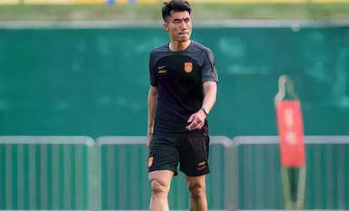 郑智尚未正式执教青岛西海岸，已遭遇三大打击，明年保级形势堪忧_杨希_徐彬_关键