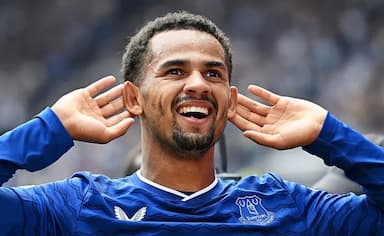 25岁非洲天才边锋闪耀英超，4球1助攻引三大豪门疯抢_恩迪亚耶_利物浦_曼城